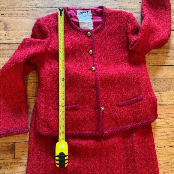 Chanel Vintage Tweed Wool Red Skirt Suit Set FR 40 US 8 Gold Lion Buttons - Picture 7 of 15